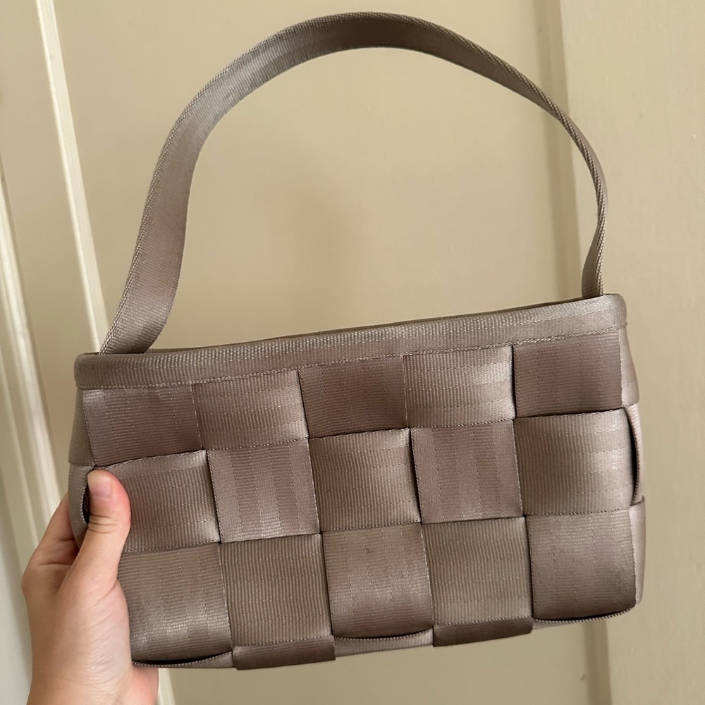 Harveys The Original Seatbelt Bag - Vintage Tan shoulder clutch